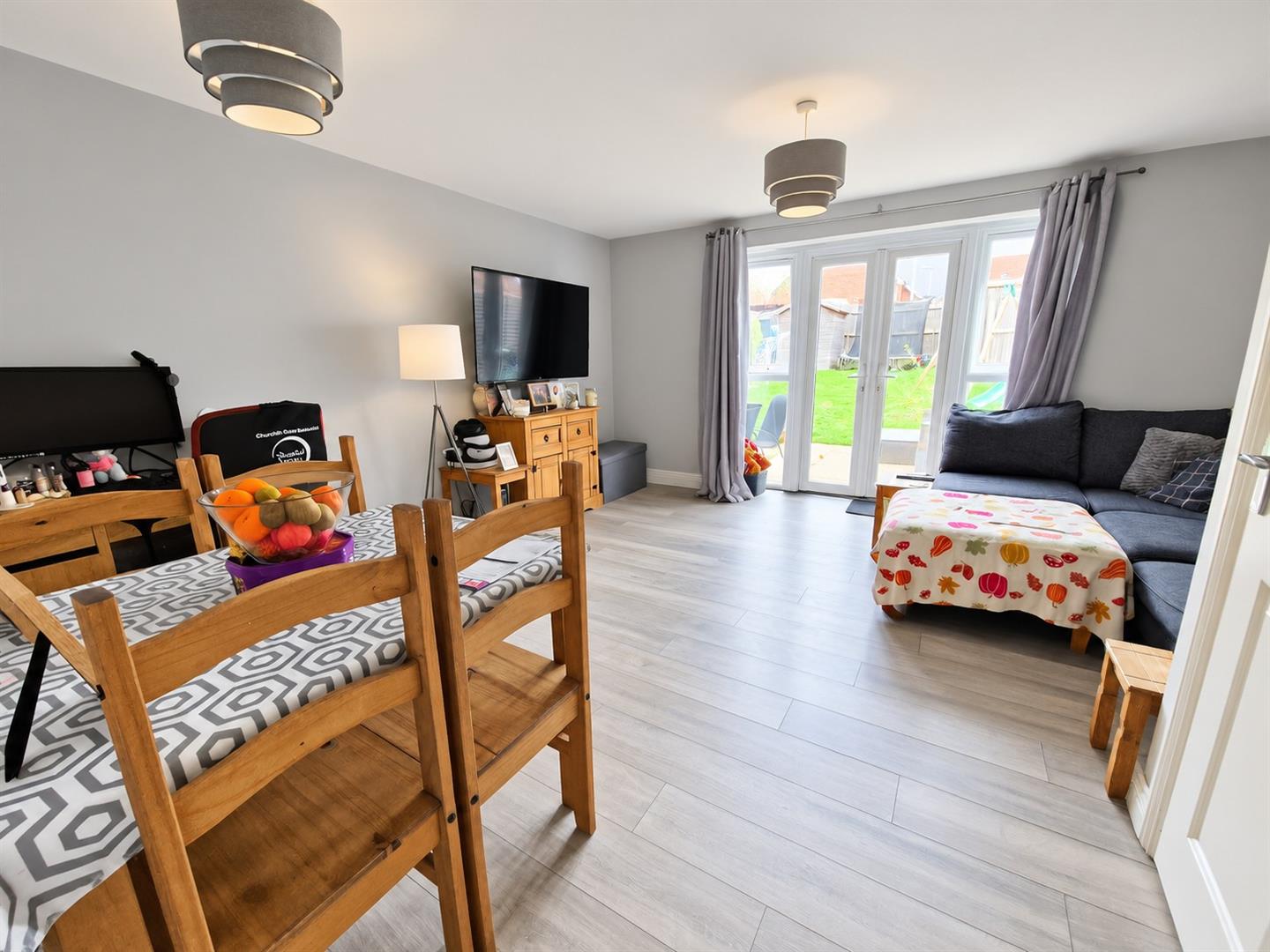3 bed property in Cantley Road, Bedford